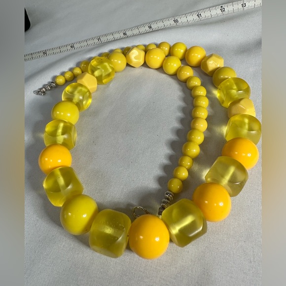 Funky yellow bead statement necklace - Picture 3 of 6